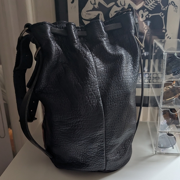 Bird Trouble Lili Bucket Bag Black Bison Leather - Picture 7 of 7